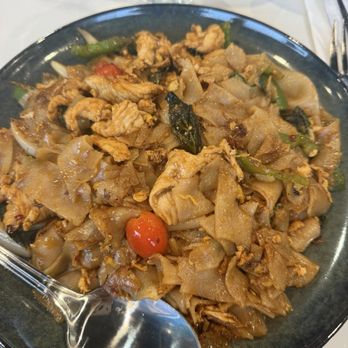 Anantra Thai Restaurant - Devils noodles with chicken - Thai Near Me - Burbank, California