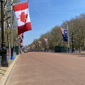 Buckingham Palace - Landmarks & Historical Buildings Near Me - London, XGL