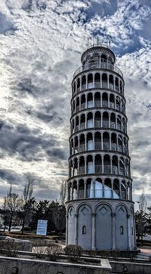 Leaning Tower of Niles by null