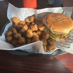 Cheeseburger with fried okra Cheeseburger with fried okra