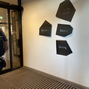 Residence Inn by Marriott - Entrance decor - Hotels Near Me - London, XGL