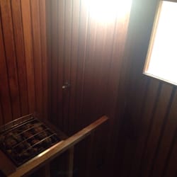 Redwood Massage & Sauna - Private sauna & shower rooms, both very clean & well-maintained.