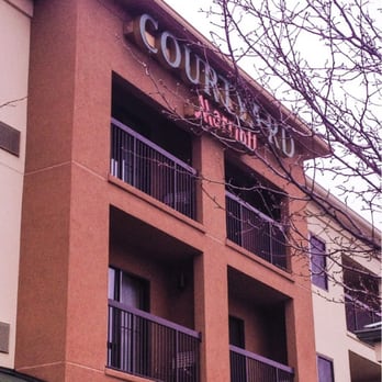 Courtyard by Marriott Peoria - Hotels Near Me - Peoria, Illinois