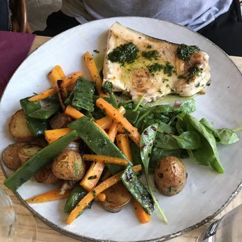 Le Poulbot - Fresh fish of the day with roasted potatoes - French Near Me - Paris, 75 Le Poulbot - Fresh fish of the day with roasted potatoes - French Near Me - Paris, 75