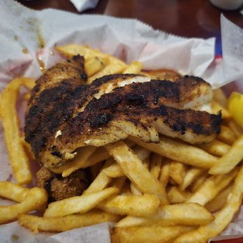 Schooners - Blackened grouper basket - Seafood Near Me - Panama City Beach, Florida Schooners - Blackened grouper basket - Seafood Near Me - Panama City Beach, Florida