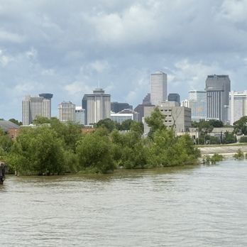 Paddlewheeler Creole Queen - Cruising down the river. - Cajun/Creole Near Me - New Orleans, Louisiana