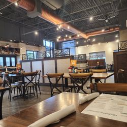 Another Broken Egg Cafe - Only one here on this freezing morning! Looking forward to a warm mug of coffee!