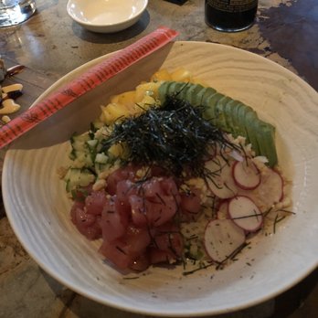 Earls Kitchen + Bar - Cocktail Bars Near Me - Plano, Texas