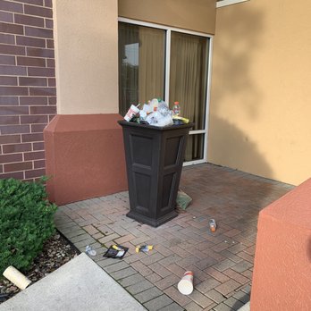 Hampton Inn & Suites Chicago/Hoffman Estates - Side trash can - Hotels Near Me - Hoffman Estates, Illinois Hampton Inn & Suites Chicago/Hoffman Estates - Side trash can - Hotels Near Me - Hoffman Estates, Illinois