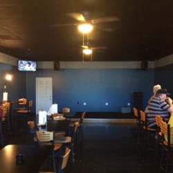 Porterdale Bar & Grill - Nice stage.