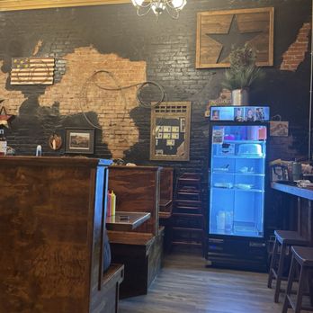 Robyn's - Burgers Near Me - Cameron, Missouri