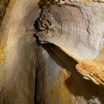 Bluff Dwellers Cave - Staining from dirt overhead through which the water flows into the cave. - Museums Near Me - Noel, Missouri