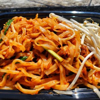 Wat Mongkolratanaram - Pad thai - Thai Near Me - Berkeley, California Wat Mongkolratanaram - Pad thai - Thai Near Me - Berkeley, California