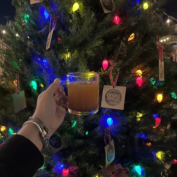 Benny Boy Brewing - Christmas decor - Breweries Near Me - Los Angeles, California