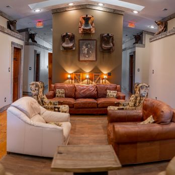 Harmony Tree Resorts - Large sitting area in the Sycamore Suites - Resorts Near Me - Nashville, Indiana Harmony Tree Resorts - Large sitting area in the Sycamore Suites - Resorts Near Me - Nashville, Indiana