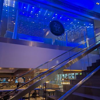 Radisson Blu Aqua Chicago - Stairs that lead to an event space in the restaurant - Hotels Near Me - Chicago, Illinois Radisson Blu Aqua Chicago - Stairs that lead to an event space in the restaurant - Hotels Near Me - Chicago, Illinois