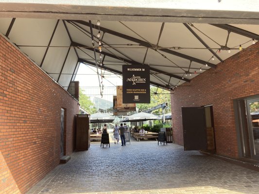 Altes Mädchen Ratsherrn Braugasthaus Hamburg by null