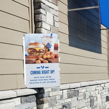 Culver's - Driving around the building to the drive-thru - Burgers Near Me - Cumberland, Indiana