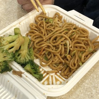 Egg Roll King - Veggie chow mein - Chinese Near Me - Red Bluff, California