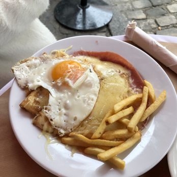 Chez Eugène - Cafes Near Me - Paris, 75