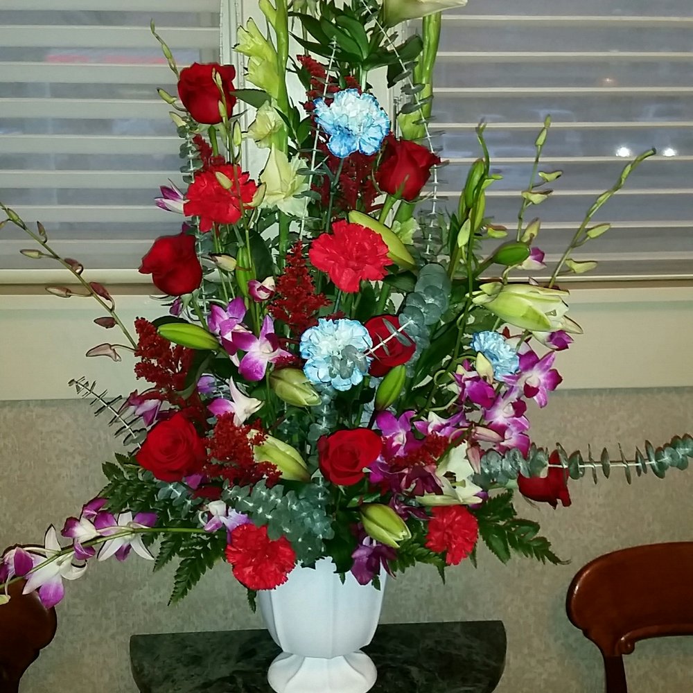 Flower Box - $125 - Florists Near Me - Minot, North Dakota Flower Box - $125 - Florists Near Me - Minot, North Dakota