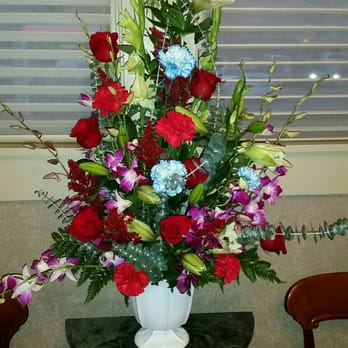 Flower Box - $125 - Florists Near Me - Minot, North Dakota