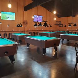 Mundy's Bar & Grill - They have EIGHT pool tables!