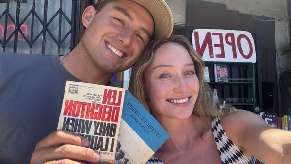 Sideshow Books by null