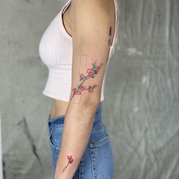 Patch Tattoo Therapy - Tulips & Japanese Flowers - Tattoo Near Me - Tarzana, California Patch Tattoo Therapy - Tulips & Japanese Flowers - Tattoo Near Me - Tarzana, California