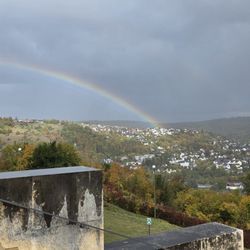 Befreiungshalle Kelheim - Ausblick von den Eingangsstufen inkl. Regenbogen