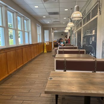 McDonald's - Interior - Burgers Near Me - Freeport, Maine