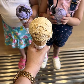 KURIMU - Schaumburg - Purple Yam Oreo and Tiramisu ice cream - Ice Cream & Frozen Yogurt Near Me - Schaumburg, Illinois