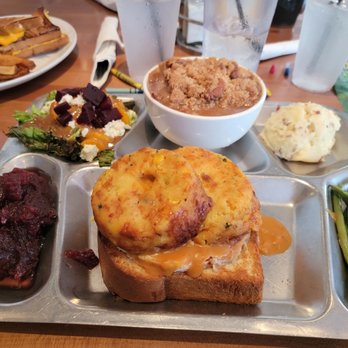 Big Pink - Tv dinner. turkey "sandwich" with stuffing. Cranberry sauce mashed potatoes green beans and "pink salad" apple nasty - Pizza Near Me - Miami Beach, Florida