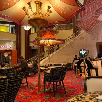 Overlook Lounge, Aperitifs & Spirits - Atmosphere - Lounges Near Me - Las Vegas, Nevada Overlook Lounge, Aperitifs & Spirits - Atmosphere - Lounges Near Me - Las Vegas, Nevada