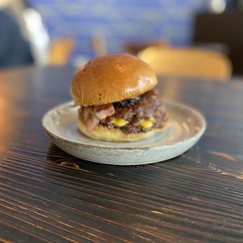 Momotaro Tavern - Burger - Burgers Near Me - Berlin, BE Momotaro Tavern - Burger - Burgers Near Me - Berlin, BE