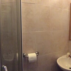 Everley Guest House - Bathroom in Room No. 6.