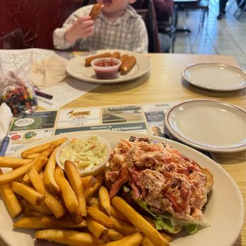 Brothers Seafood Restaurant - Lobster Roll - Seafood Near Me - Seekonk, Massachusetts Brothers Seafood Restaurant - Lobster Roll - Seafood Near Me - Seekonk, Massachusetts