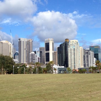 Barangaroo Reserve - Looking back at the city skyline from the top open expanse of the park - Parks Near Me Barangaroo Reserve - Looking back at the city skyline from the top open expanse of the park - Parks Near Me