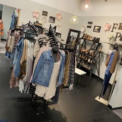 Chic Couture - Cute Chic items for everyone! Always on sale too!