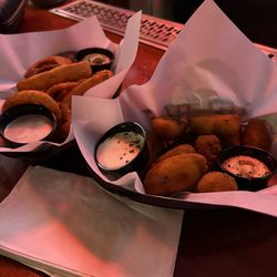 Quinn's Pub and Grill - Jalapeño poppers and onion rings
