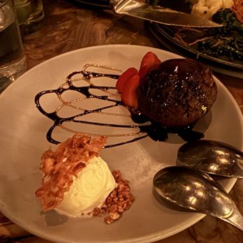 Earls Kitchen + Bar - Cocktail Bars Near Me - Honolulu, Hawaii Earls Kitchen + Bar - Cocktail Bars Near Me - Honolulu, Hawaii