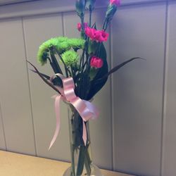 Shultz's Delicatessen - Fresh flowers on table.