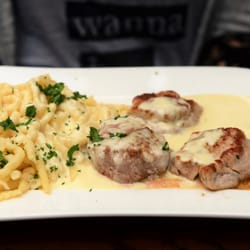 Michelstädter Rathausbräu - Schweinemedaillons in Rahmsauce mit Spätzle