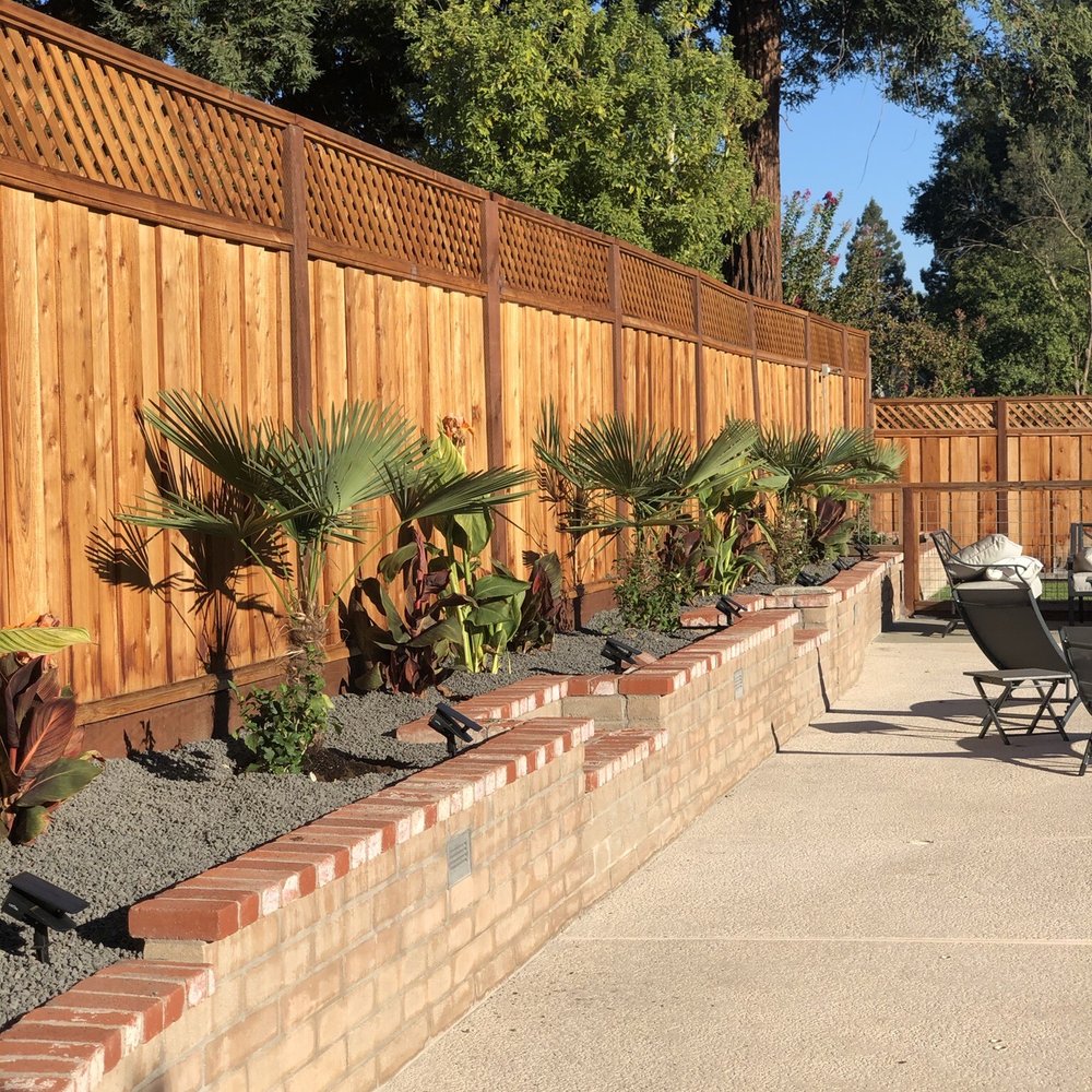 East Bay Landscape - patio with a wooden fence - Landscaping Near Me East Bay Landscape - patio with a wooden fence - Landscaping Near Me