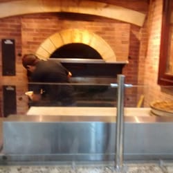 Luciano - Pizza a punto de salir