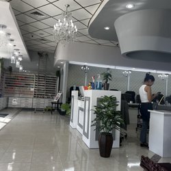 Crystal Nail Bar