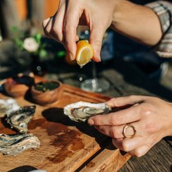 Bodega Bay Oyster - Lemon with fresh oysters
