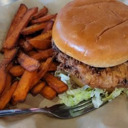 Brewskys Food & Spirits - Pork sando
