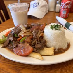 Bakery Bread & Grill - Lomo saltado with horchata
