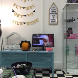 NAF Salon - The waiting area